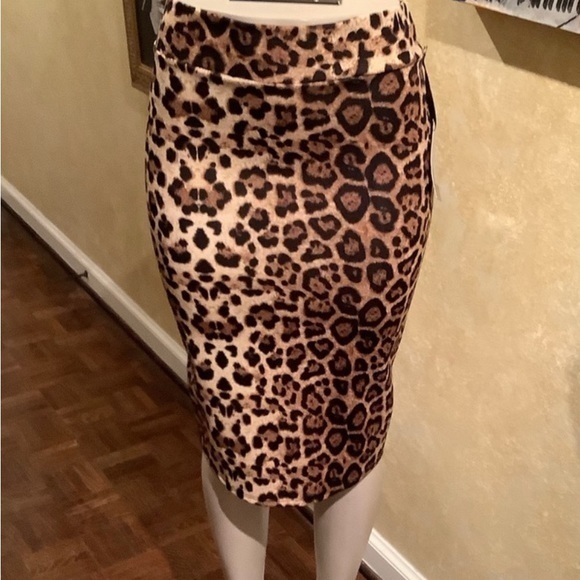 HerShe Dresses & Skirts - Hershe Leopard Pencil Skirt - Medium